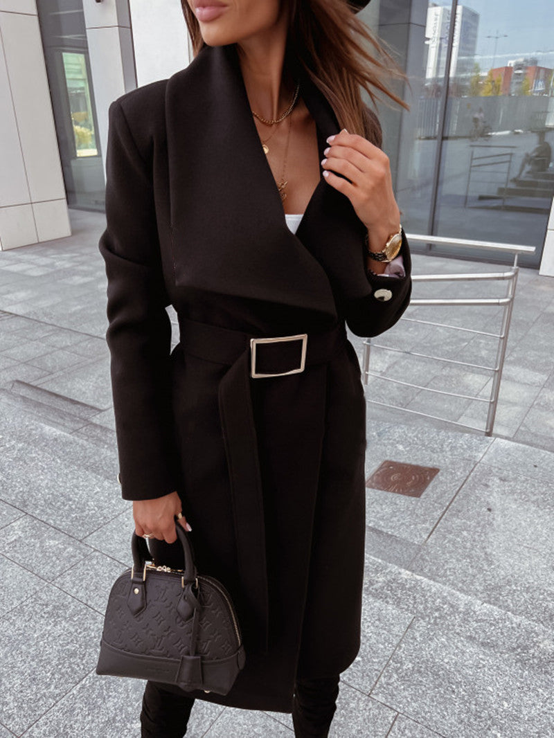 Elegáns kabát nagy V-nyakkal Elegáns kabát nagy V-nyakkal WEBHELYEM Elegáns kabát nagy V-nyakkal